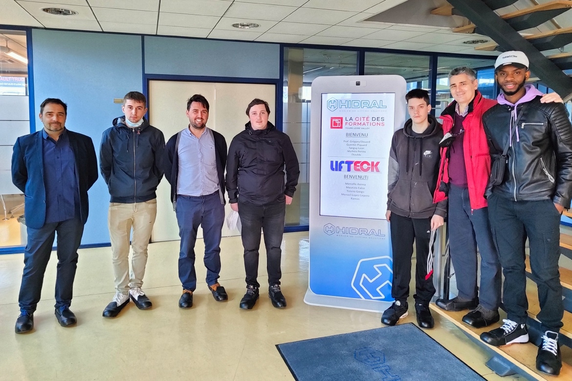 Cuatro estudiantes de la Cité des Formations visitan Hidral