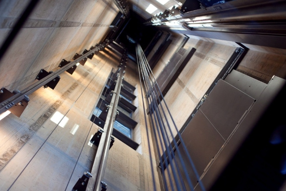 Adiós a las escaleras: La importancia de los elevadores en la comodidad y accesibilidad de las comun